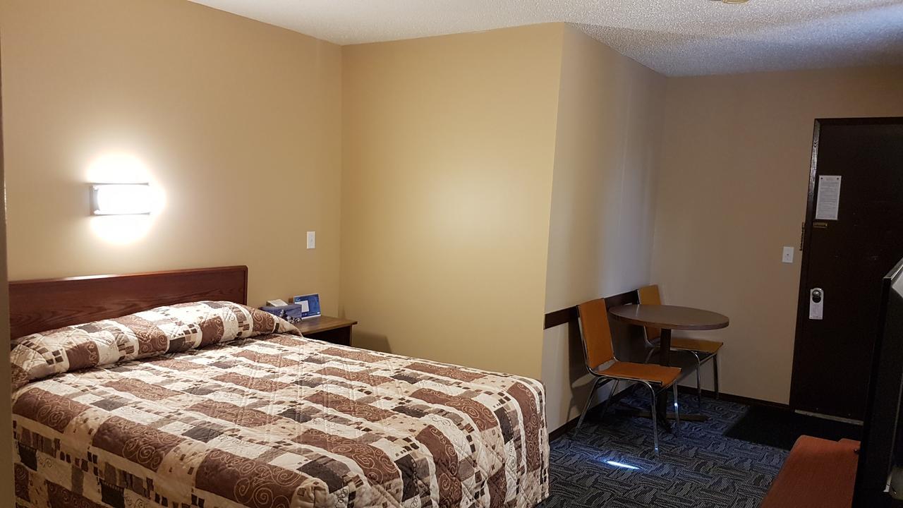 Golden West Motor Inn Carstairs Bagian luar foto
