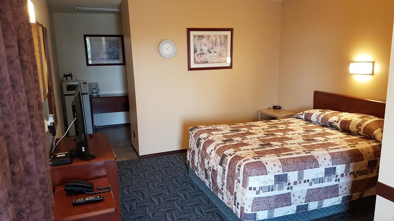 Golden West Motor Inn Carstairs Bagian luar foto