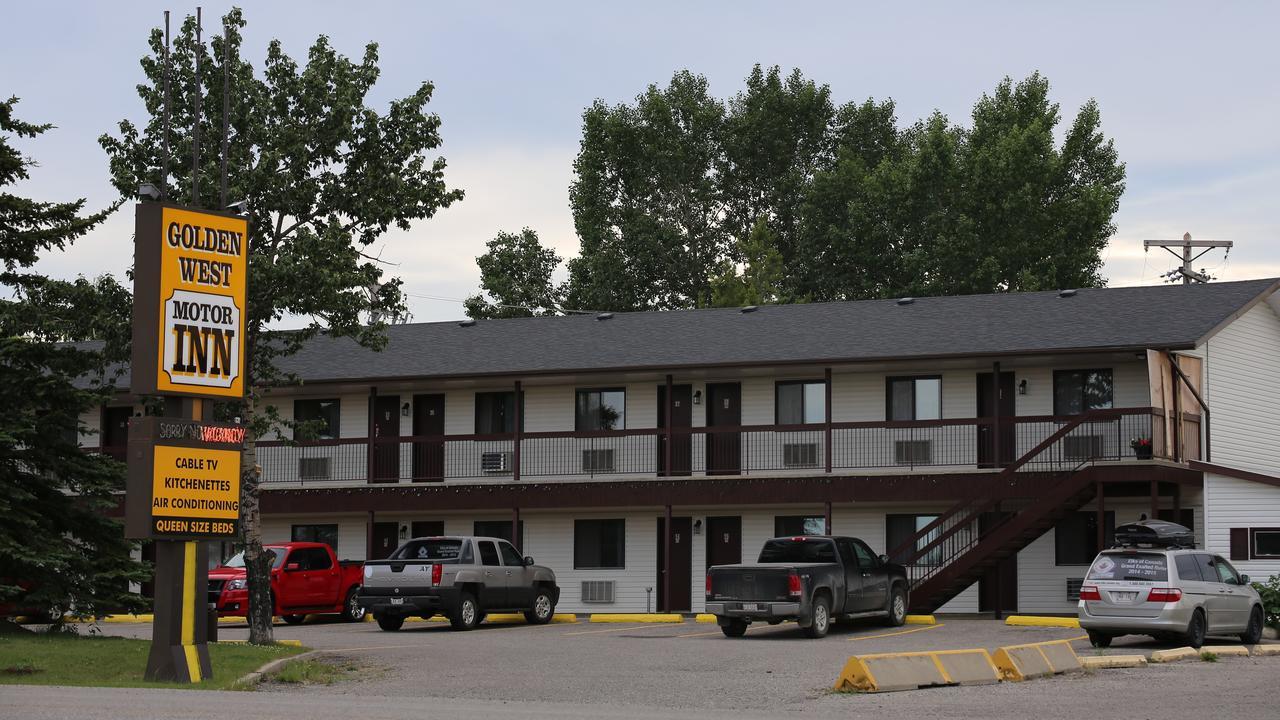Golden West Motor Inn Carstairs Bagian luar foto